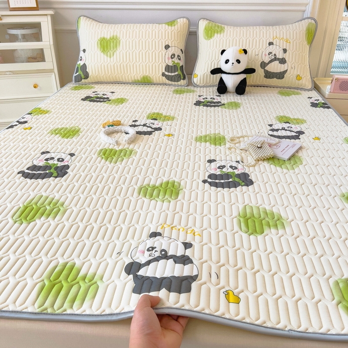 91家纺网 家纺一手货源 找家纺 丝羽坊 2026新款高密凉感丝印花乳胶凉席-平铺款 熊猫宝宝