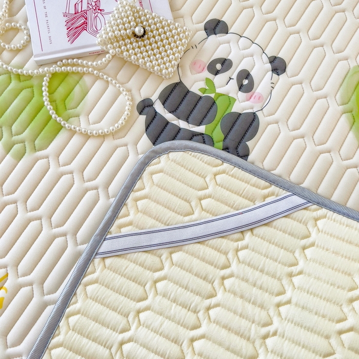 91家纺网 家纺一手货源 找家纺 丝羽坊 2026新款高密凉感丝印花乳胶凉席-平铺款 熊猫宝宝