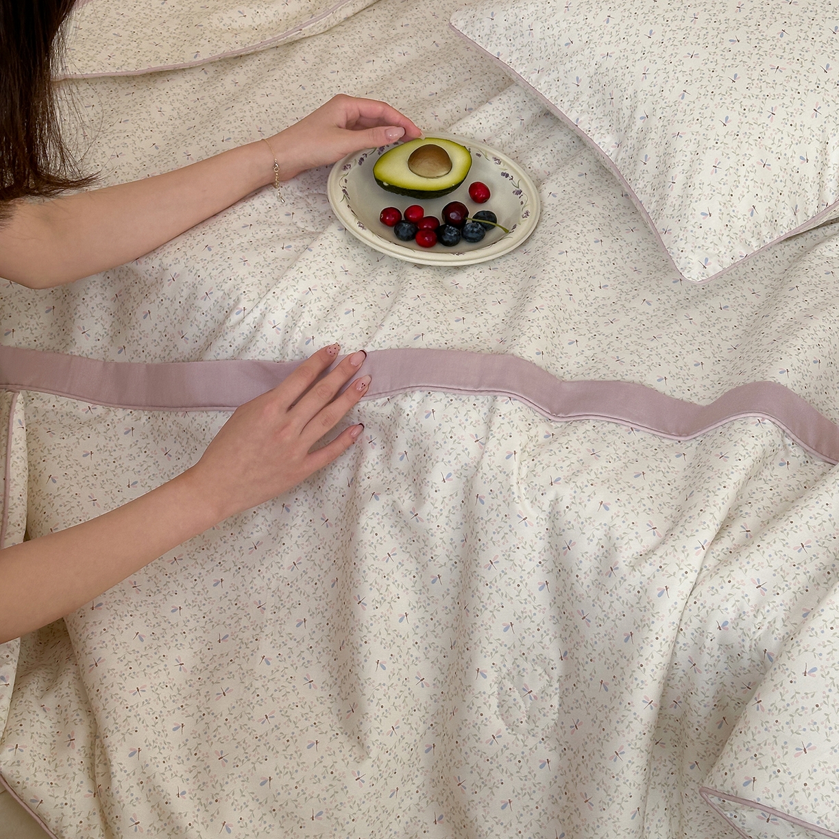 91家纺网 家纺一手货源 找家纺 一加一 2026新款活性印花透气工艺大豆夏被夏凉被空调被四件套-棉花叙 花间蜓