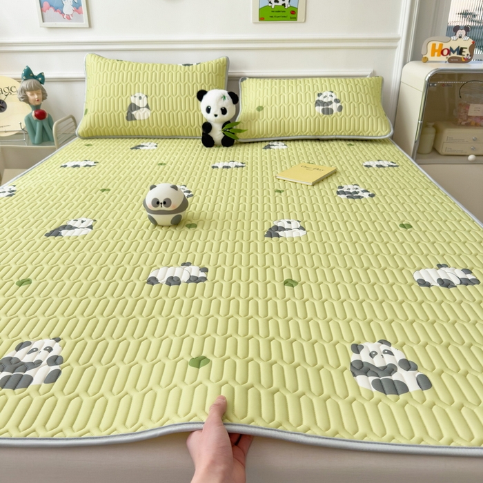 91家纺网 家纺一手货源 找家纺 丝羽坊 2026新款高密凉感丝印花乳胶凉席-平铺款 熊猫绿