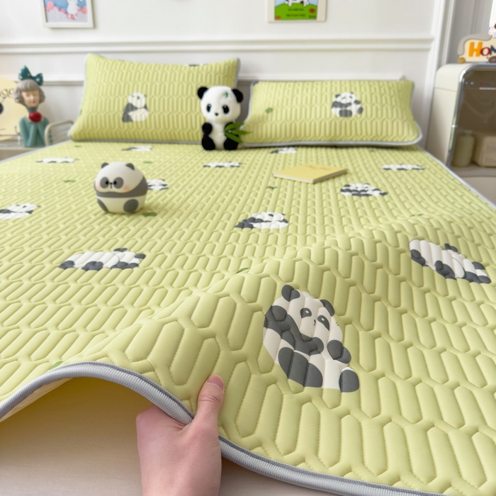 91家纺网 家纺一手货源 找家纺 丝羽坊 2026新款高密凉感丝印花乳胶凉席-平铺款 熊猫绿