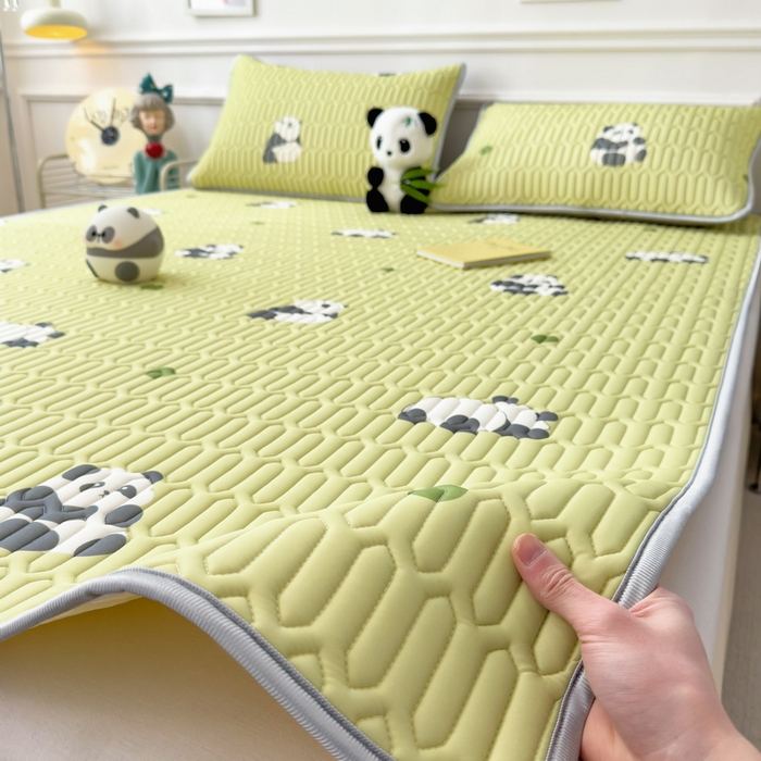 91家纺网 家纺一手货源 找家纺 丝羽坊 2026新款高密凉感丝印花乳胶凉席-平铺款 熊猫绿