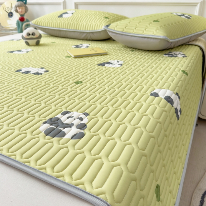 91家纺网 家纺一手货源 找家纺 丝羽坊 2026新款高密凉感丝印花乳胶凉席-平铺款 熊猫绿