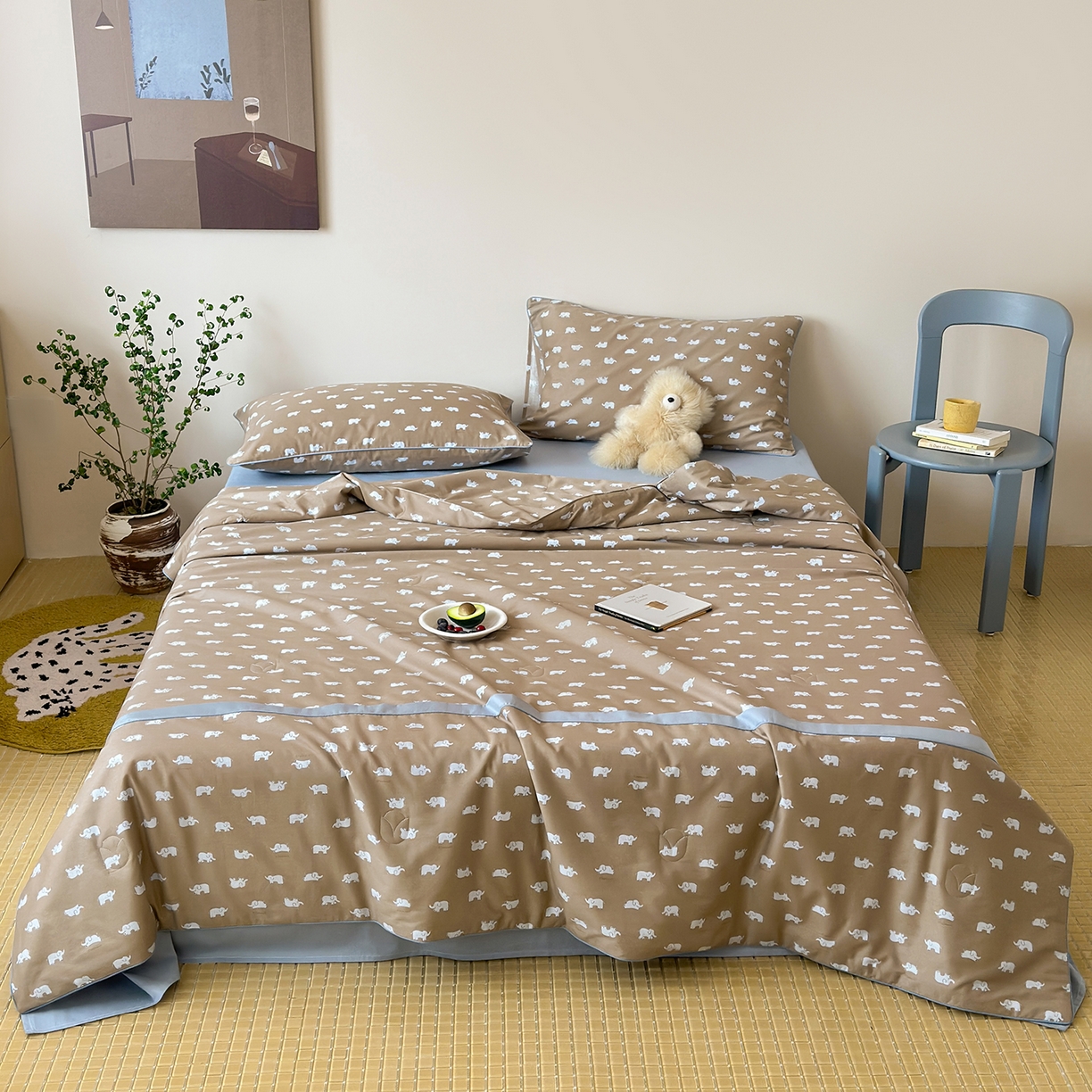 91家纺网 家纺一手货源 找家纺 一加一 2026新款活性印花透气工艺大豆夏被夏凉被空调被四件套-棉花叙 麦田小象 咖