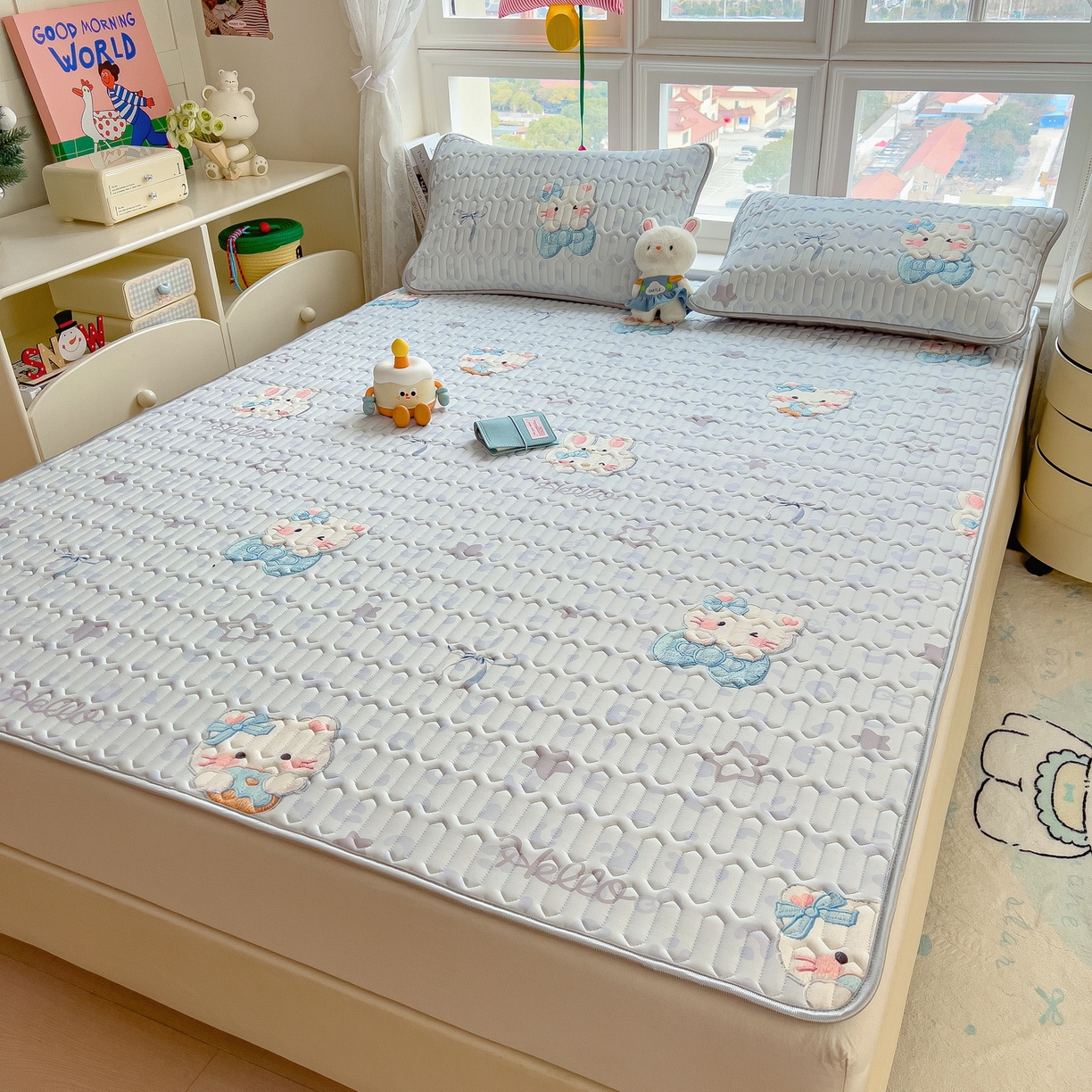 91家纺网 家纺一手货源 找家纺 丝羽坊 2026新款高密凉感丝印花乳胶凉席-平铺款 云朵猫咪