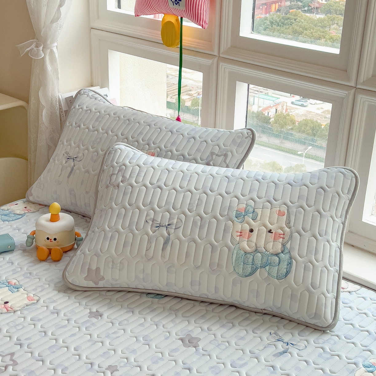 91家纺网 家纺一手货源 找家纺 丝羽坊 2026新款高密凉感丝印花乳胶凉席-平铺款 云朵猫咪