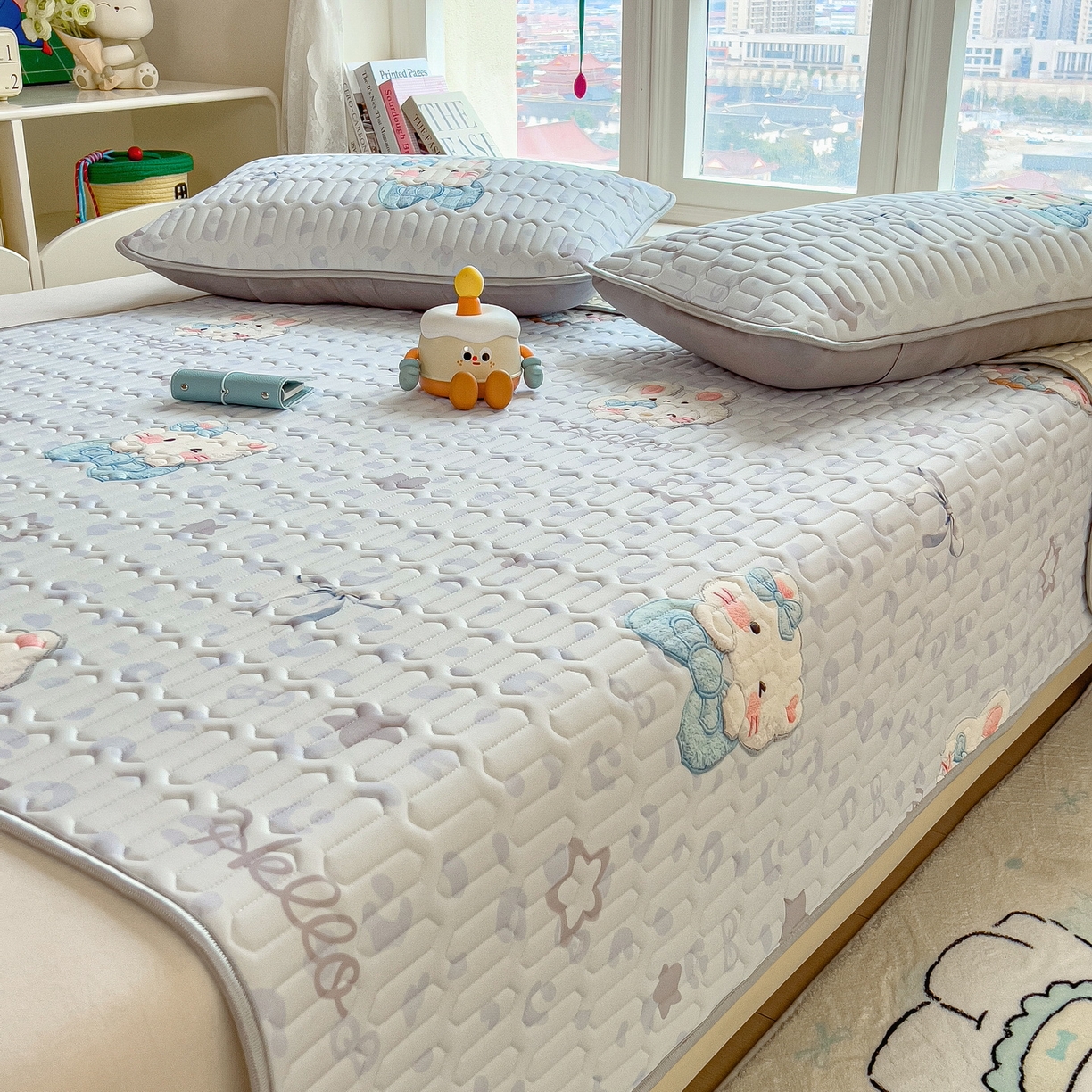 91家纺网 家纺一手货源 找家纺 丝羽坊 2026新款高密凉感丝印花乳胶凉席-平铺款 云朵猫咪