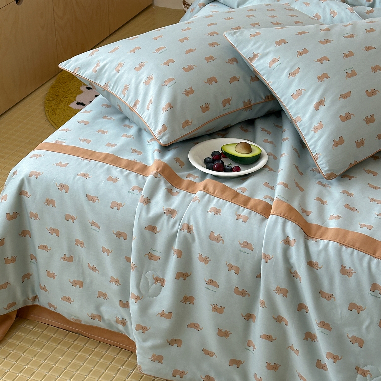 91家纺网 家纺一手货源 找家纺 一加一 2026新款活性印花透气工艺大豆夏被夏凉被空调被四件套-棉花叙 麦田小象 绿