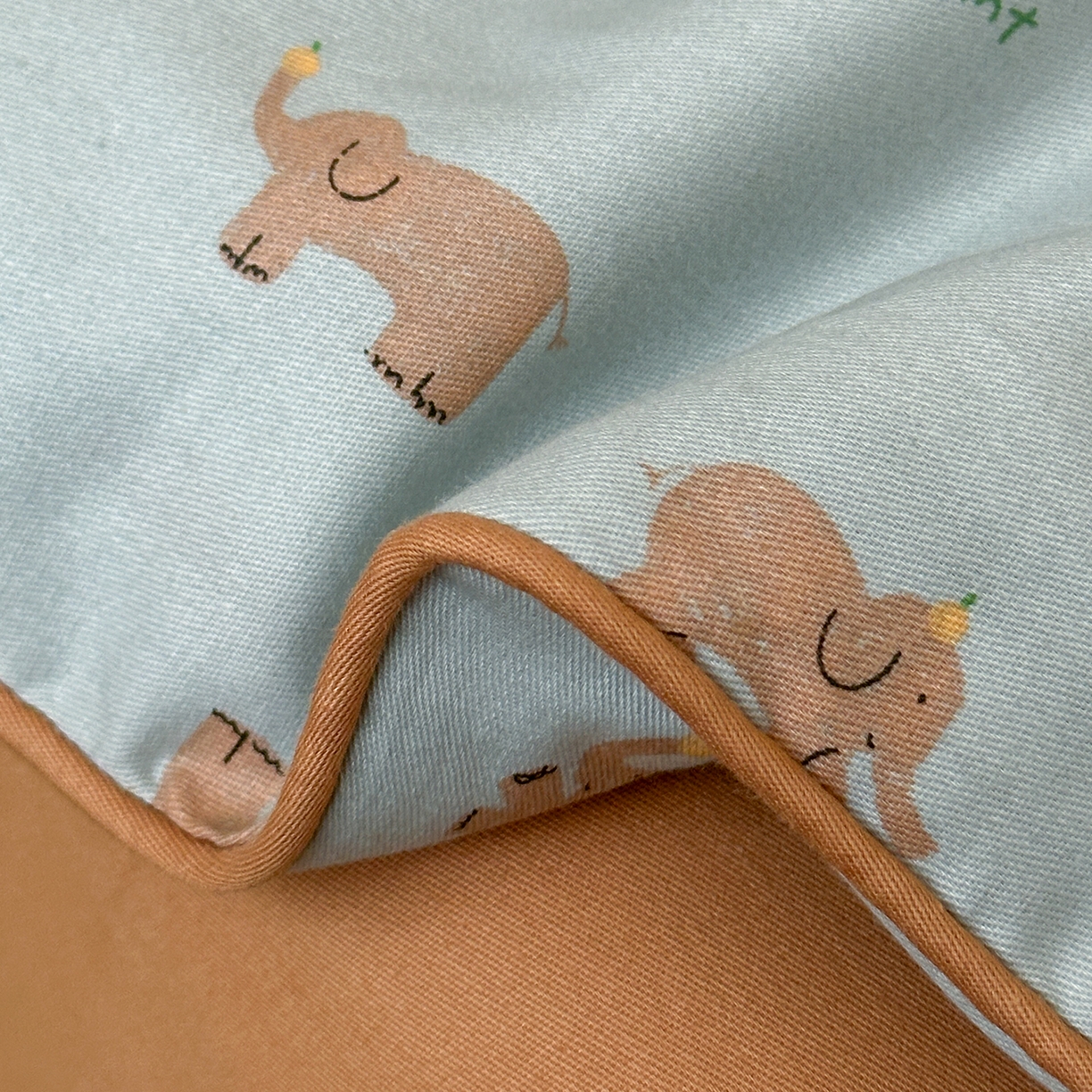 91家纺网 家纺一手货源 找家纺 一加一 2026新款活性印花透气工艺大豆夏被夏凉被空调被四件套-棉花叙 麦田小象 绿