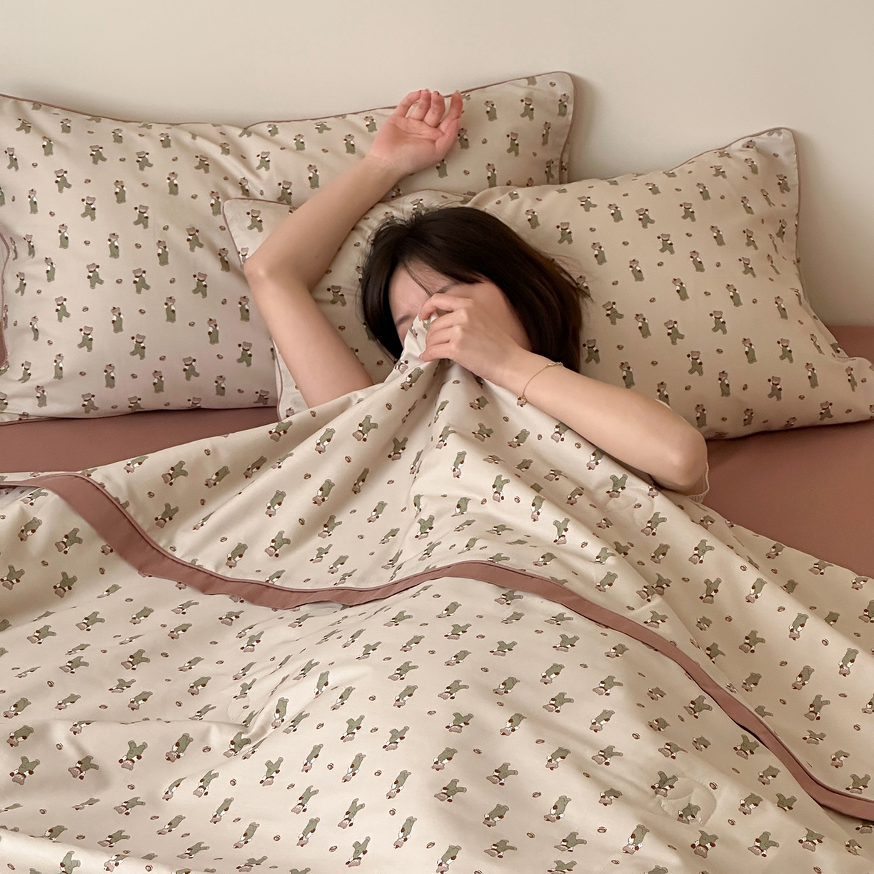 91家纺网 家纺一手货源 找家纺 一加一 2026新款活性印花透气工艺大豆夏被夏凉被空调被四件套-棉花叙 麦田熊熊