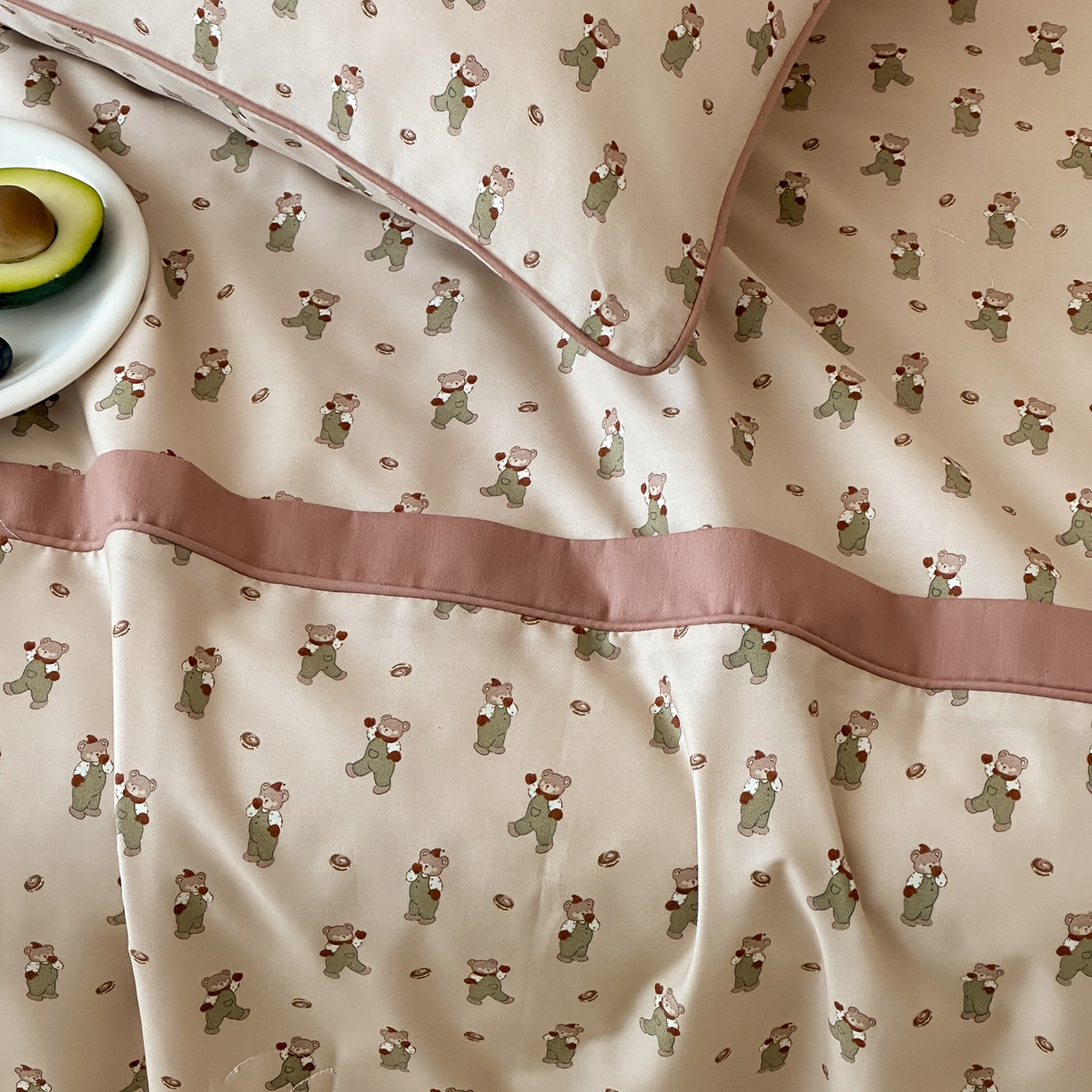 91家纺网 家纺一手货源 找家纺 一加一 2026新款活性印花透气工艺大豆夏被夏凉被空调被四件套-棉花叙 麦田熊熊