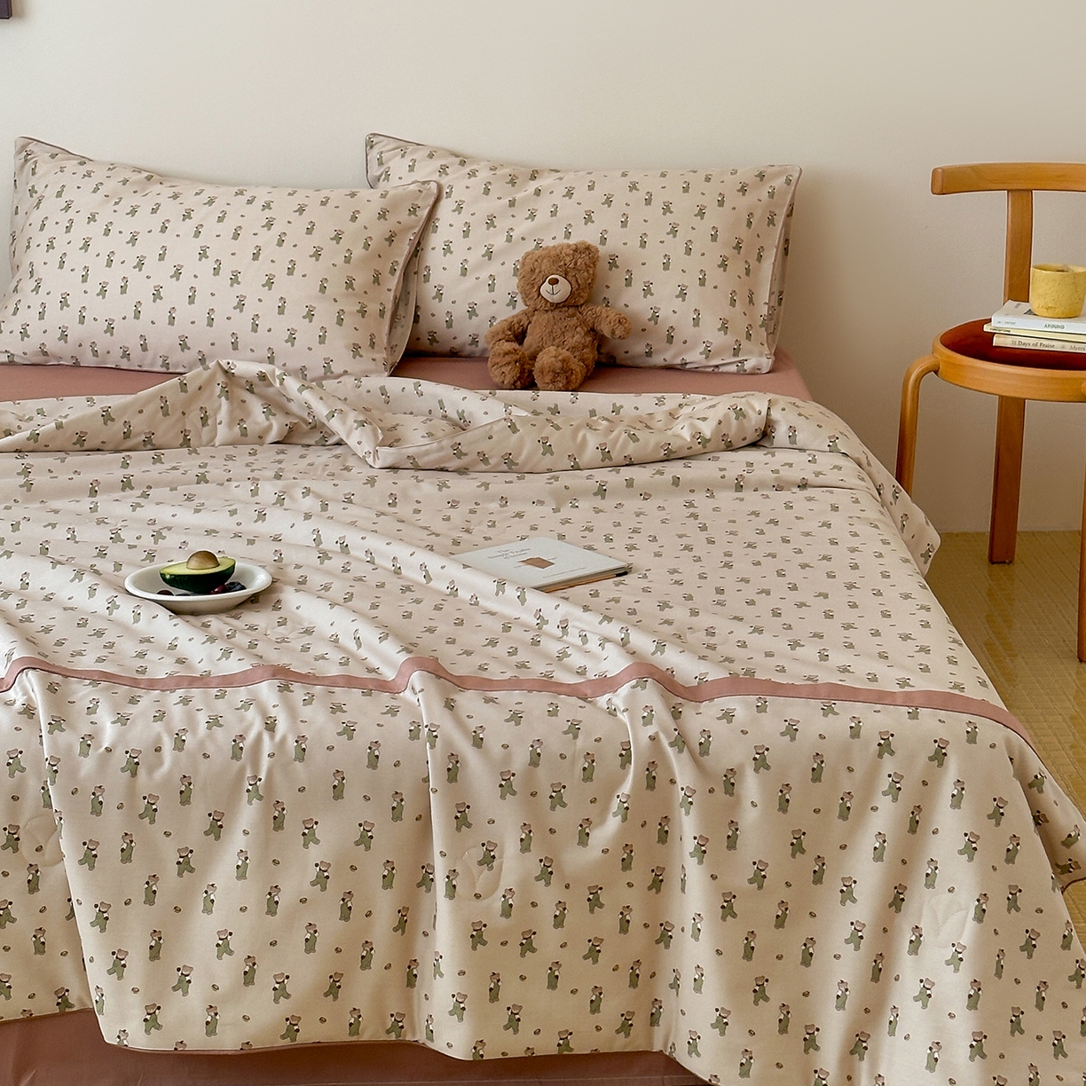 91家纺网 家纺一手货源 找家纺 一加一 2026新款活性印花透气工艺大豆夏被夏凉被空调被四件套-棉花叙 麦田熊熊