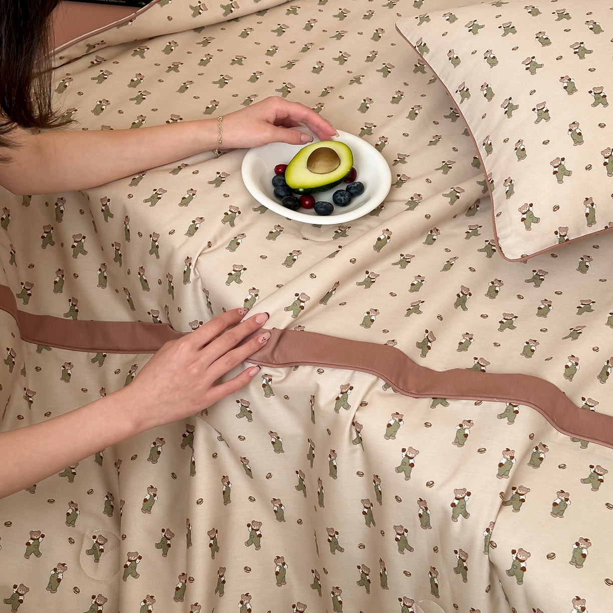 91家纺网 家纺一手货源 找家纺 一加一 2026新款活性印花透气工艺大豆夏被夏凉被空调被四件套-棉花叙 麦田熊熊