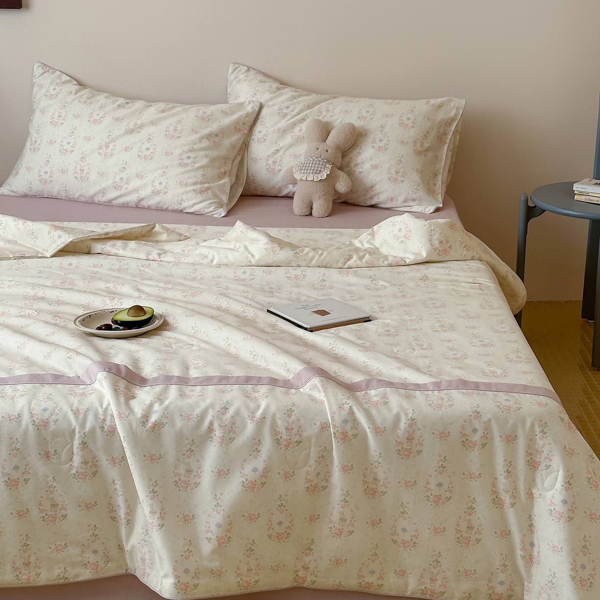 91家纺网 家纺一手货源 找家纺 一加一 2026新款活性印花透气工艺大豆夏被夏凉被空调被四件套-棉花叙 兔语花田