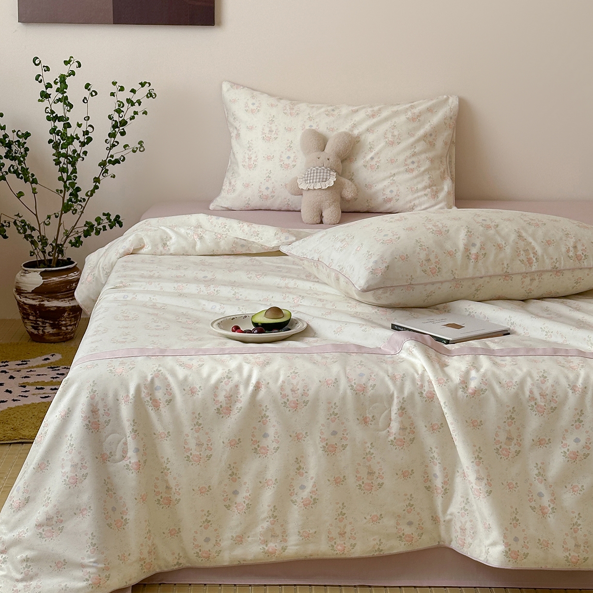 91家纺网 家纺一手货源 找家纺 一加一 2026新款活性印花透气工艺大豆夏被夏凉被空调被四件套-棉花叙 兔语花田