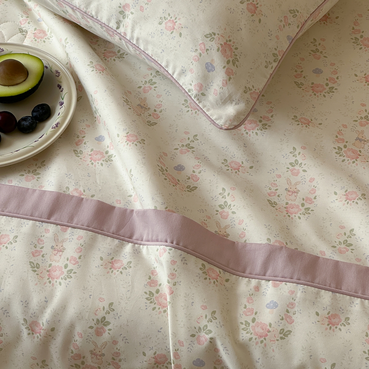 91家纺网 家纺一手货源 找家纺 一加一 2026新款活性印花透气工艺大豆夏被夏凉被空调被四件套-棉花叙 兔语花田