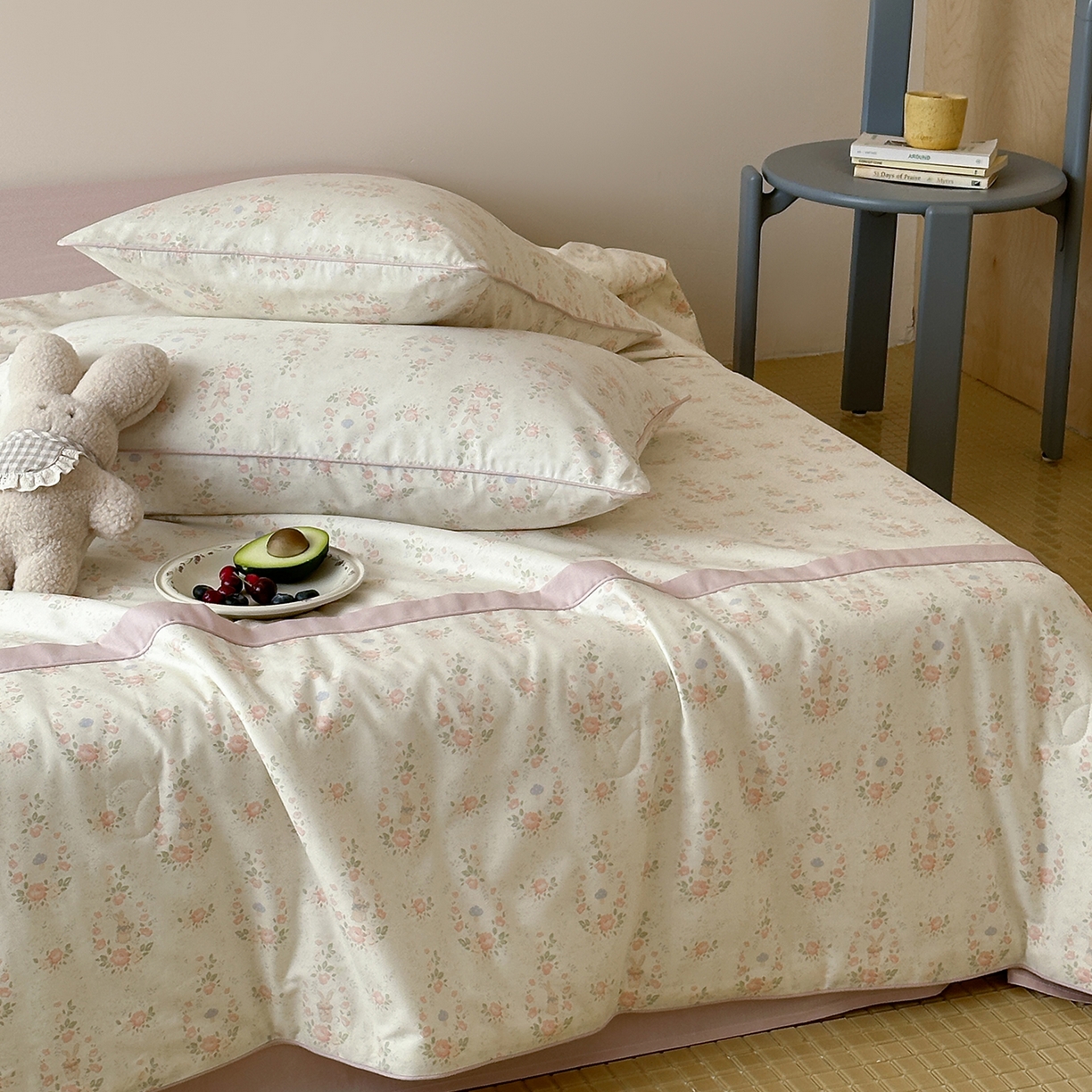 91家纺网 家纺一手货源 找家纺 一加一 2026新款活性印花透气工艺大豆夏被夏凉被空调被四件套-棉花叙 兔语花田