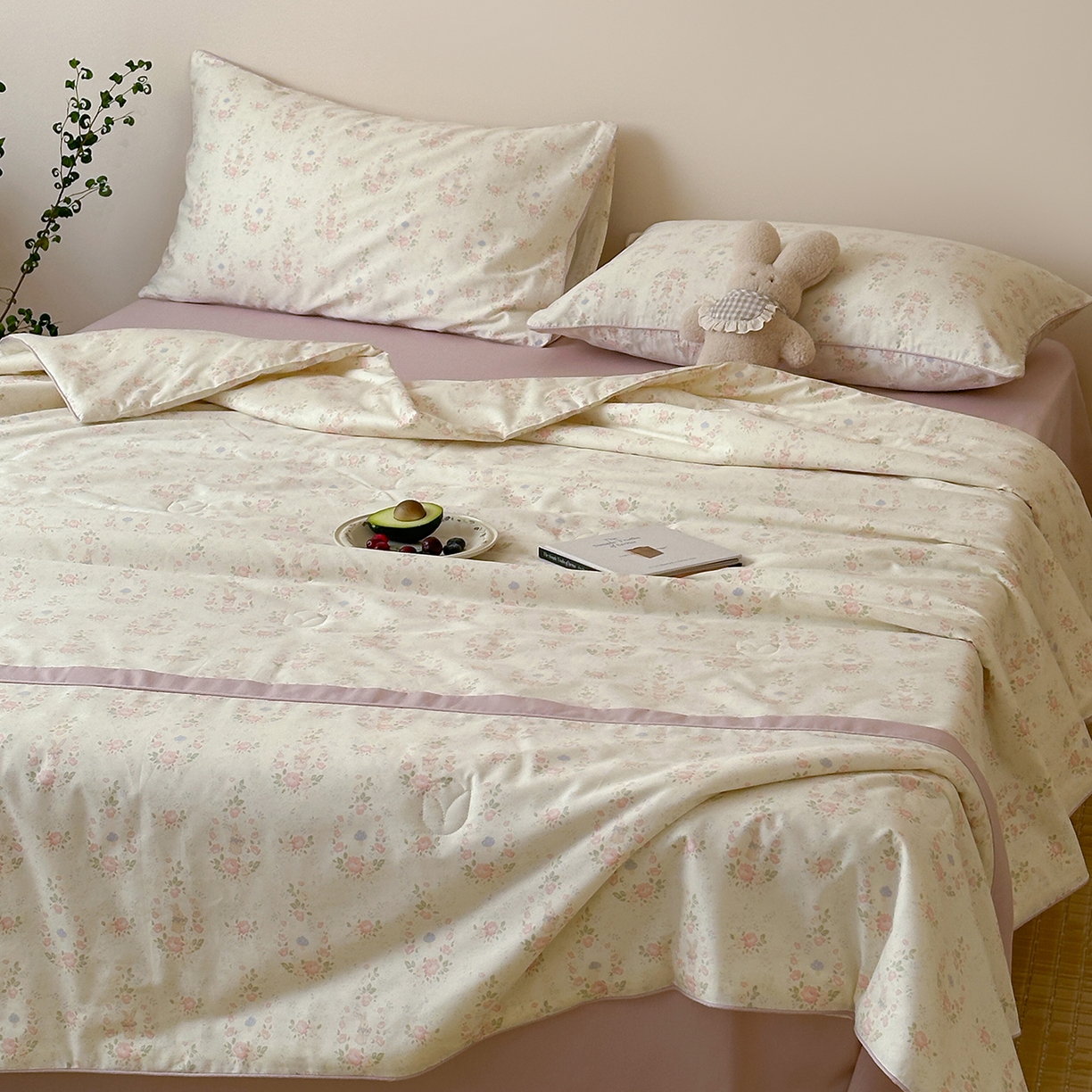 91家纺网 家纺一手货源 找家纺 一加一 2026新款活性印花透气工艺大豆夏被夏凉被空调被四件套-棉花叙 兔语花田