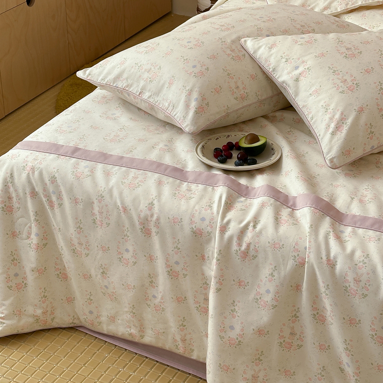 91家纺网 家纺一手货源 找家纺 一加一 2026新款活性印花透气工艺大豆夏被夏凉被空调被四件套-棉花叙 兔语花田