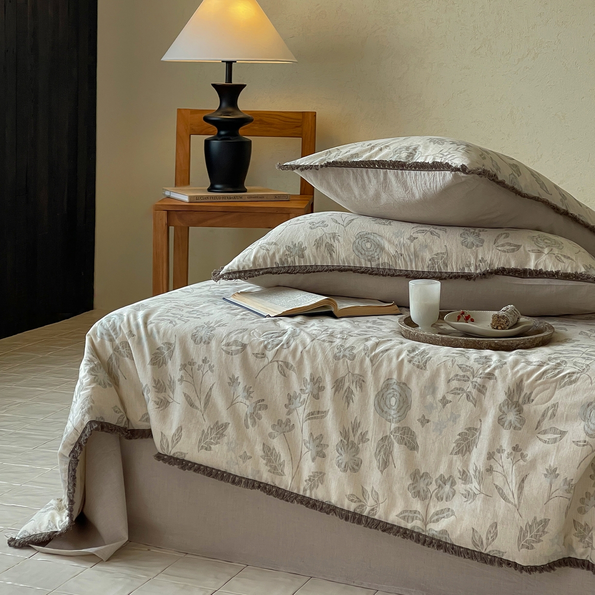 91家纺网 家纺一手货源 找家纺 一加一 2026新款A类棉麻透气提花花边凉感夏被夏凉被空调被四件套棉麻叙 欧佩拉-咖