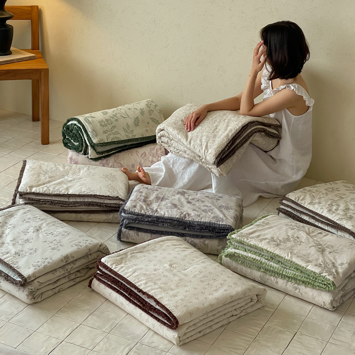 91家纺网 家纺一手货源 找家纺 一加一 2026新款A类棉麻透气提花花边凉感夏被夏凉被空调被四件套棉麻叙 组合图仅供展示不可下单