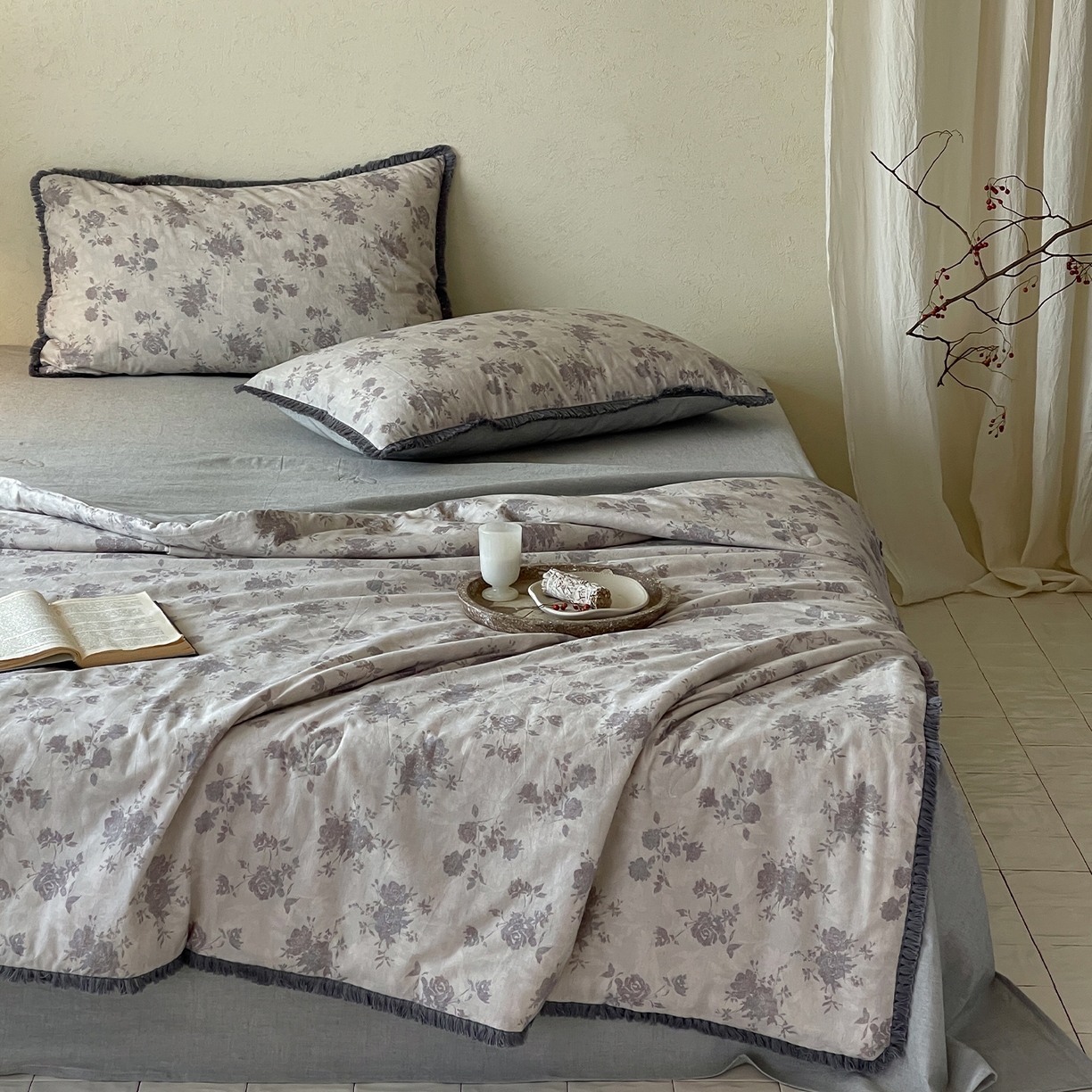 91家纺网 家纺一手货源 找家纺 一加一 2026新款A类棉麻透气提花花边凉感夏被夏凉被空调被四件套棉麻叙 时雨-灰
