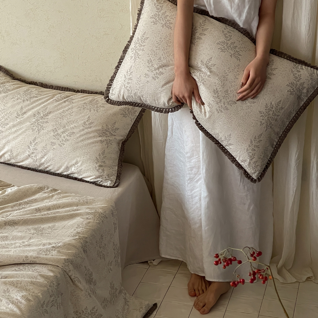 91家纺网 家纺一手货源 找家纺 一加一 2026新款A类棉麻透气提花花边凉感夏被夏凉被空调被四件套棉麻叙 枫叶-灰