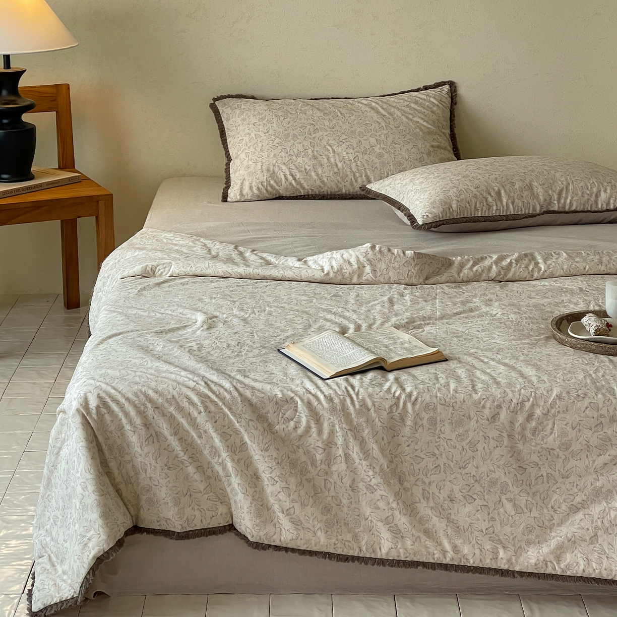 91家纺网 家纺一手货源 找家纺 一加一 2026新款A类棉麻透气提花花边凉感夏被夏凉被空调被四件套棉麻叙 晚晴-灰