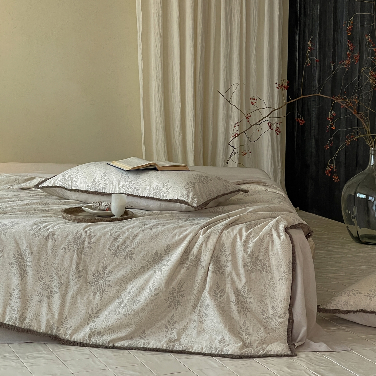 91家纺网 家纺一手货源 找家纺 一加一 2026新款A类棉麻透气提花花边凉感夏被夏凉被空调被四件套棉麻叙 枫叶-灰