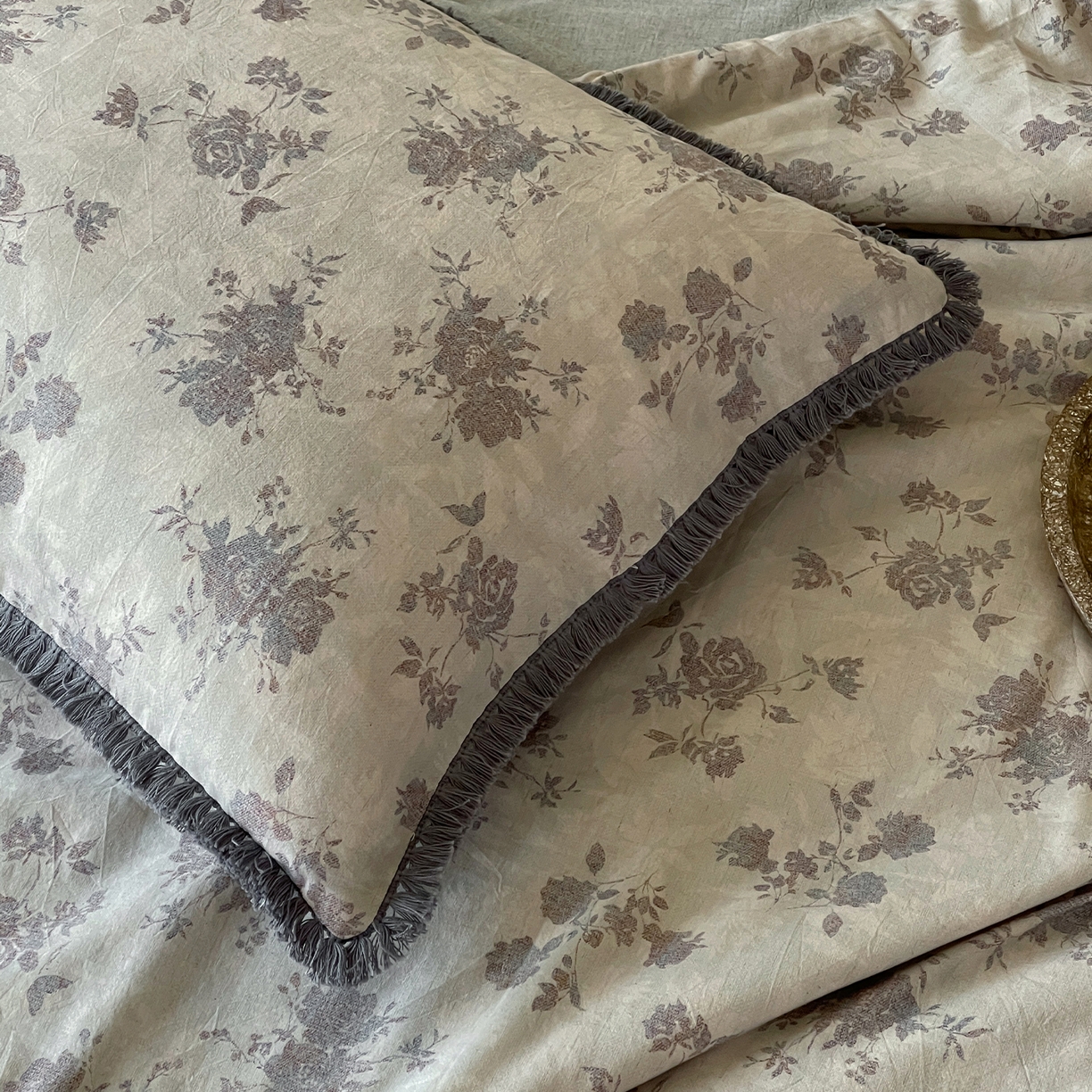 91家纺网 家纺一手货源 找家纺 一加一 2026新款A类棉麻透气提花花边凉感夏被夏凉被空调被四件套棉麻叙 时雨-灰