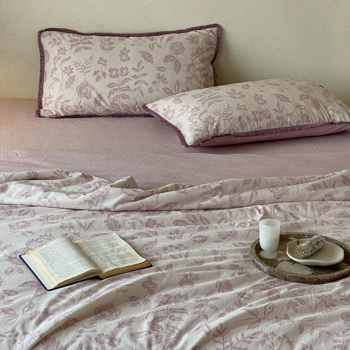 91家纺网 家纺一手货源 找家纺 一加一 2026新款A类棉麻透气提花花边凉感夏被夏凉被空调被四件套棉麻叙 欧佩拉-红