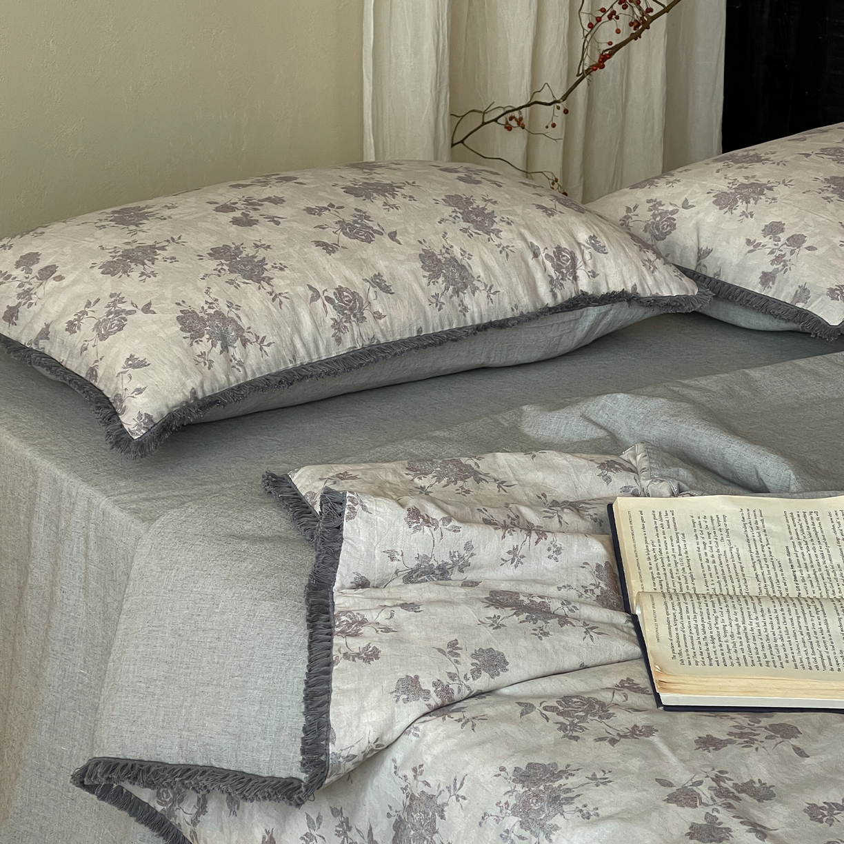 91家纺网 家纺一手货源 找家纺 一加一 2026新款A类棉麻透气提花花边凉感夏被夏凉被空调被四件套棉麻叙 时雨-灰