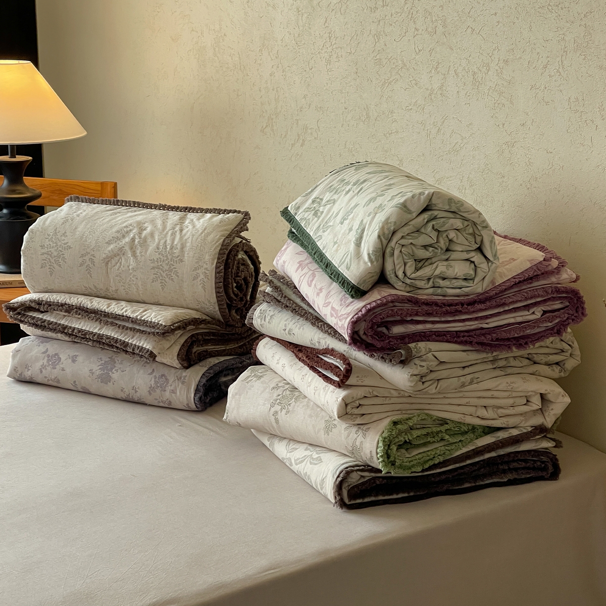 91家纺网 家纺一手货源 找家纺 （总）一加一 2026新款A类棉麻透气提花花边凉感夏被夏凉被空调被四件套棉麻叙