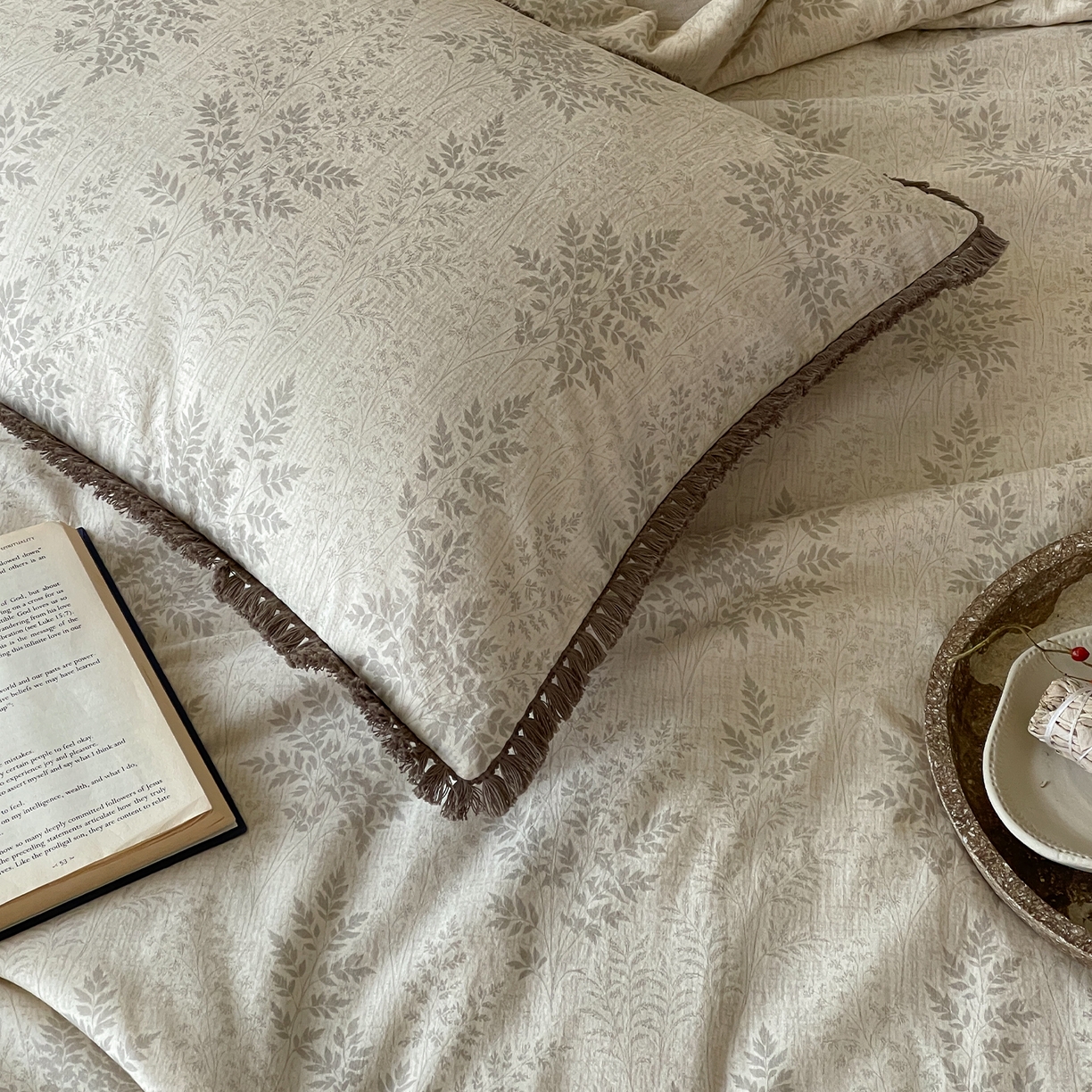 91家纺网 家纺一手货源 找家纺 一加一 2026新款A类棉麻透气提花花边凉感夏被夏凉被空调被四件套棉麻叙 枫叶-灰