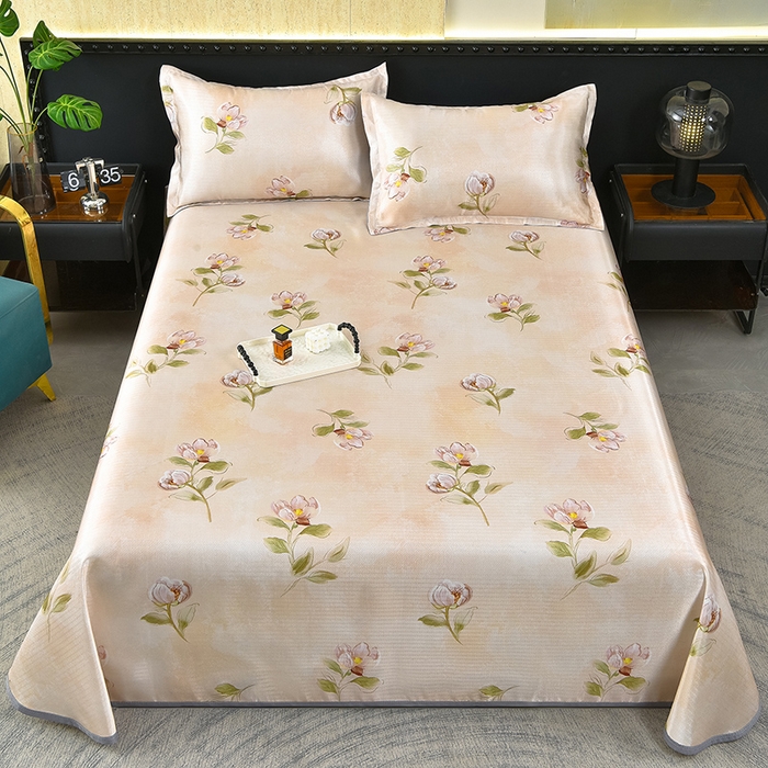 91家纺网 家纺一手货源 找家纺 念家居 2026新款轻奢可机洗水洗床单款高密大版斜纹冰丝凉席三件套 杏色花卉