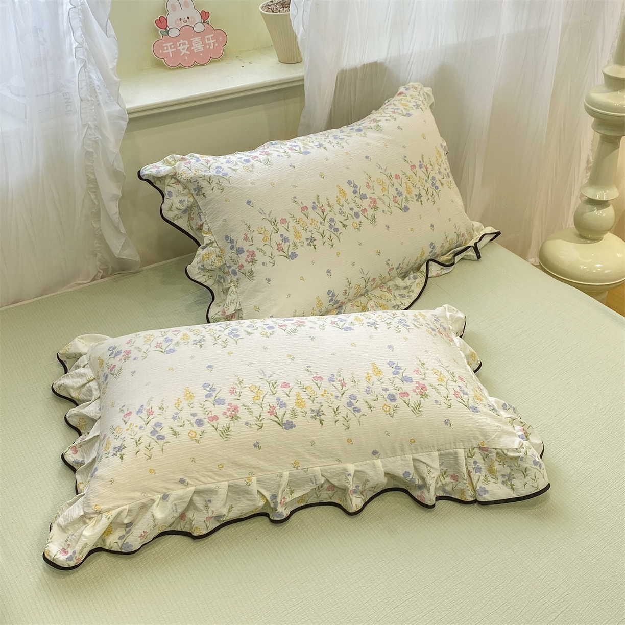 91家纺网 家纺一手货源 找家纺 优贝家纺 2026新款云感双层纱皱皱纱花边床盖夹棉四件套 春日花园