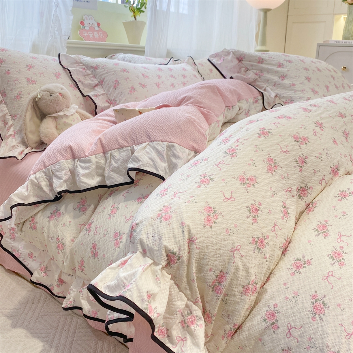 91家纺网 家纺一手货源 找家纺 优贝家纺 2026新款云感双层纱皱皱纱花边床盖夹棉四件套 花香