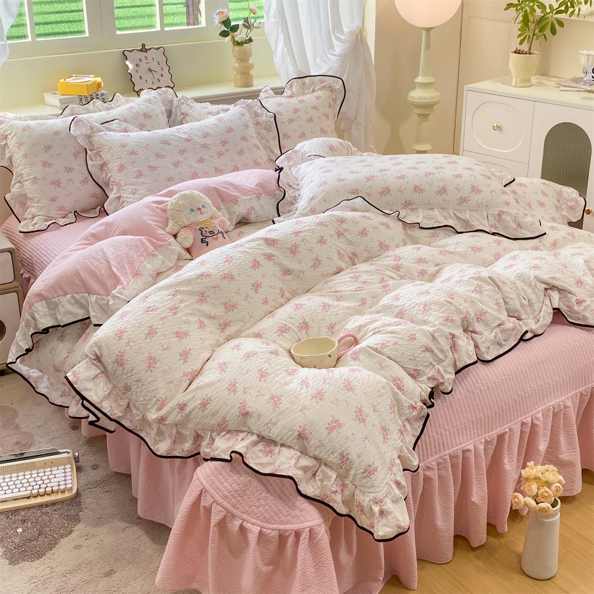 91家纺网 家纺一手货源 找家纺 优贝家纺 2026新款云感双层纱皱皱纱花边床盖夹棉四件套 花香