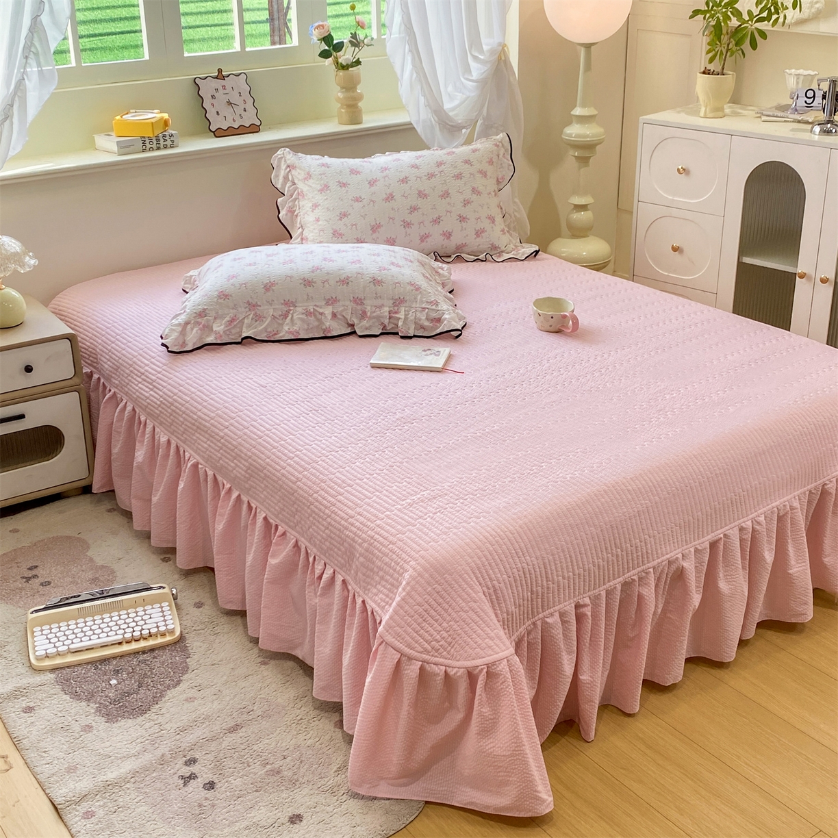 91家纺网 家纺一手货源 找家纺 优贝家纺 2026新款云感双层纱皱皱纱花边床盖夹棉四件套 花香