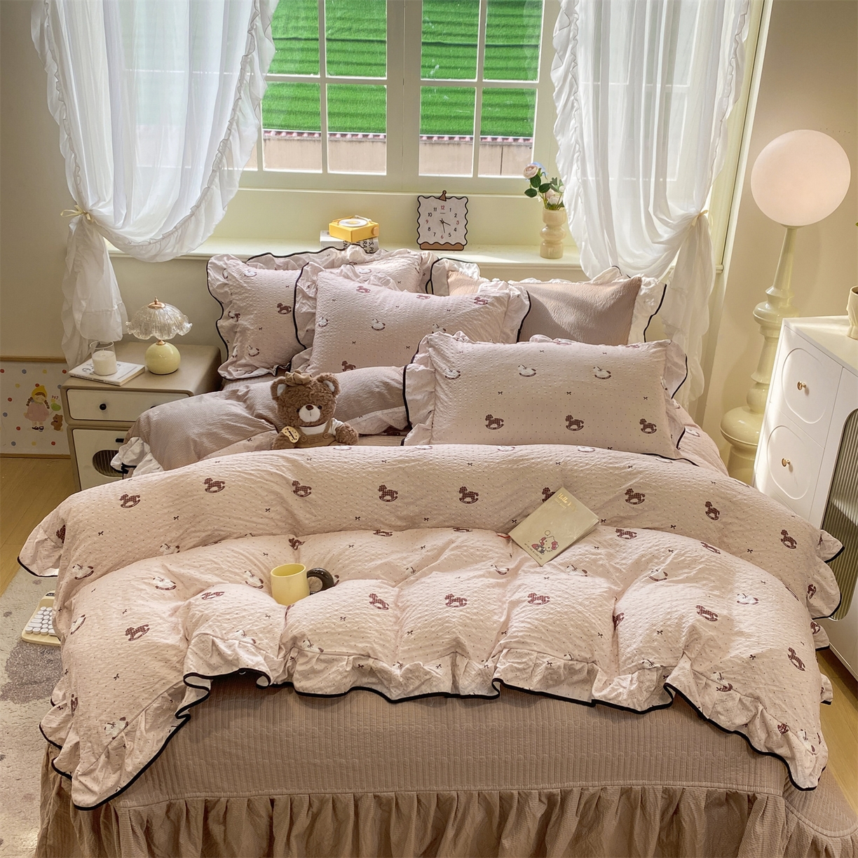 优贝家纺 2026新款云感双层纱皱皱纱花边床盖夹棉四件套 马马福福-咖