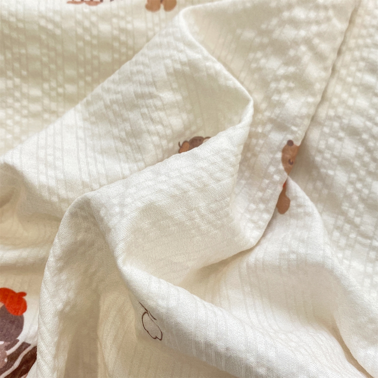 91家纺网 家纺一手货源 找家纺 优贝家纺 2026新款云感双层纱皱皱纱花边床盖夹棉四件套 奇奇乐园