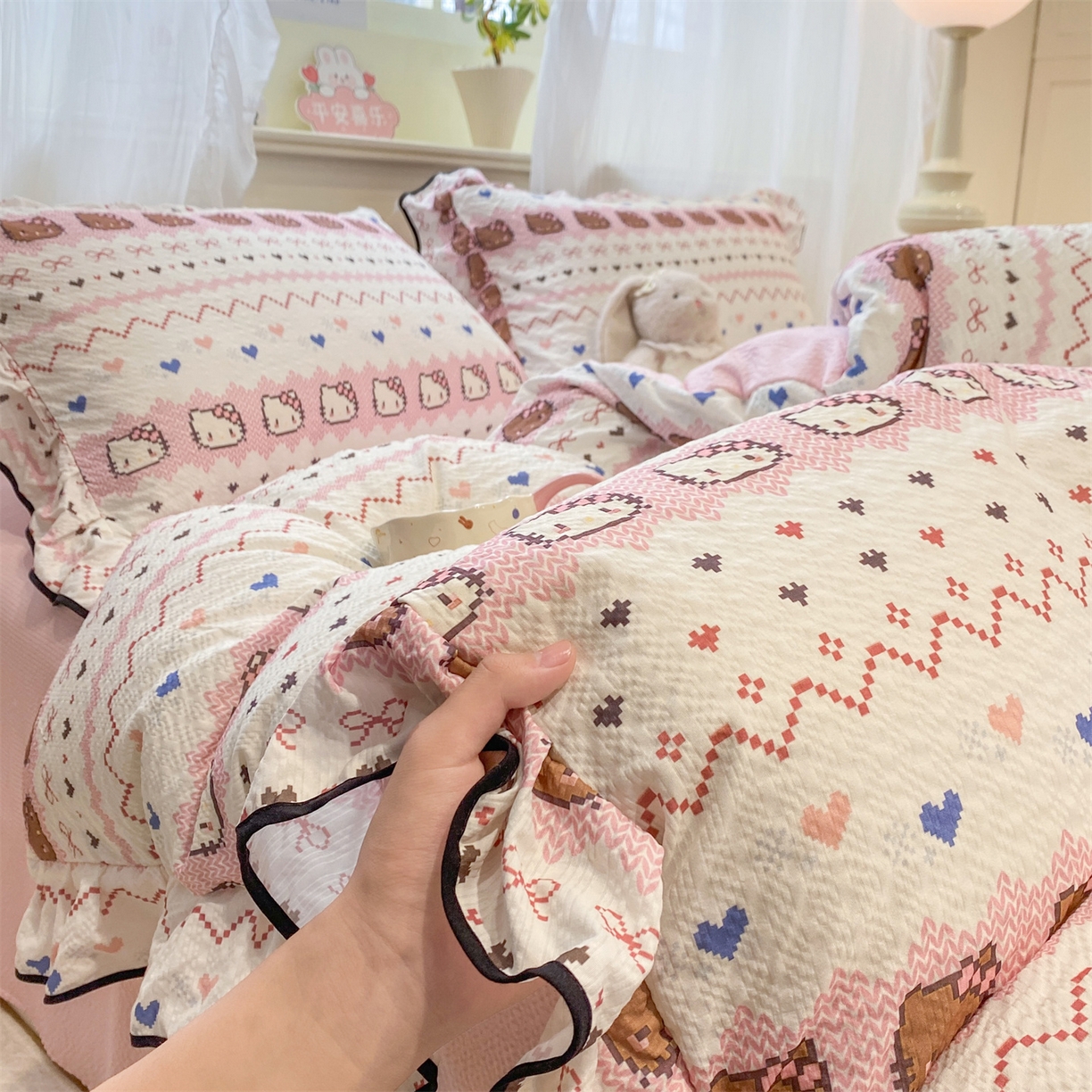 91家纺网 家纺一手货源 找家纺 优贝家纺 2026新款云感双层纱皱皱纱花边床盖夹棉四件套 甜心时光