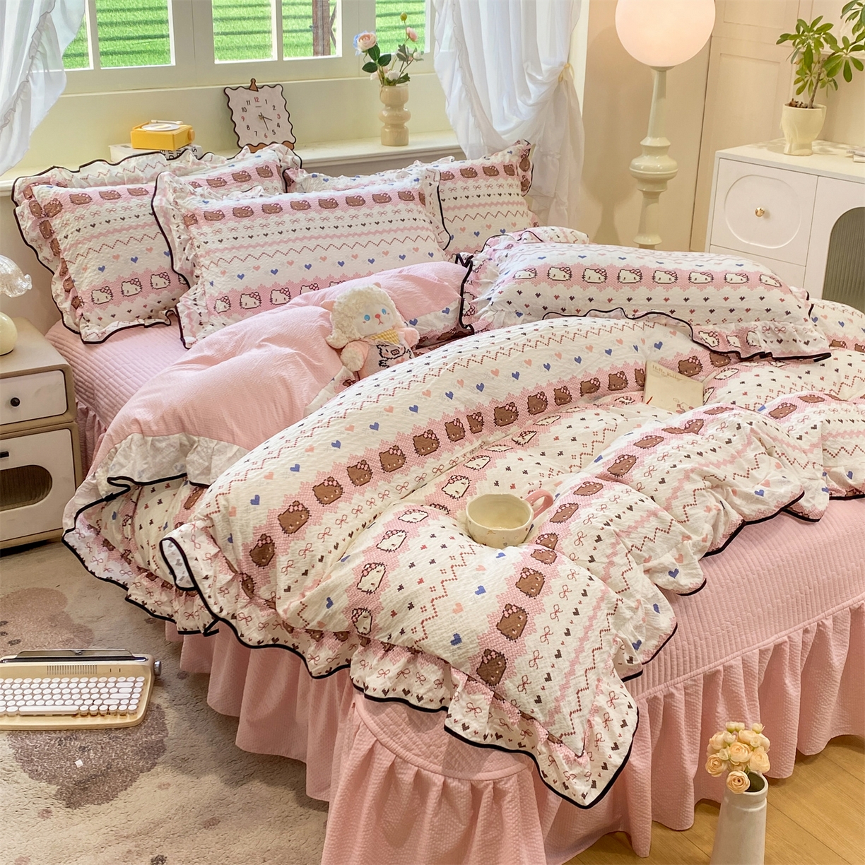 91家纺网 家纺一手货源 找家纺 优贝家纺 2026新款云感双层纱皱皱纱花边床盖夹棉四件套 甜心时光