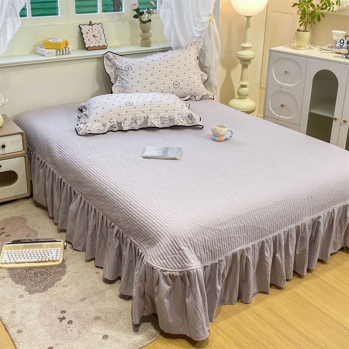 91家纺网 家纺一手货源 找家纺 优贝家纺 2026新款云感双层纱皱皱纱花边床盖夹棉四件套 小花蝴蝶结