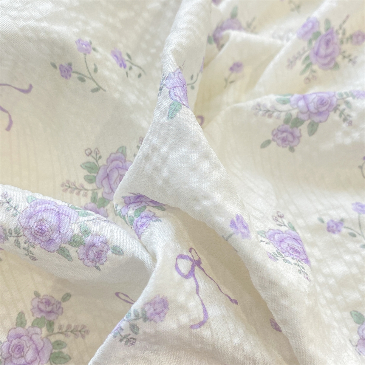 91家纺网 家纺一手货源 找家纺 优贝家纺 2026新款云感双层纱皱皱纱花边床盖夹棉四件套 小美好