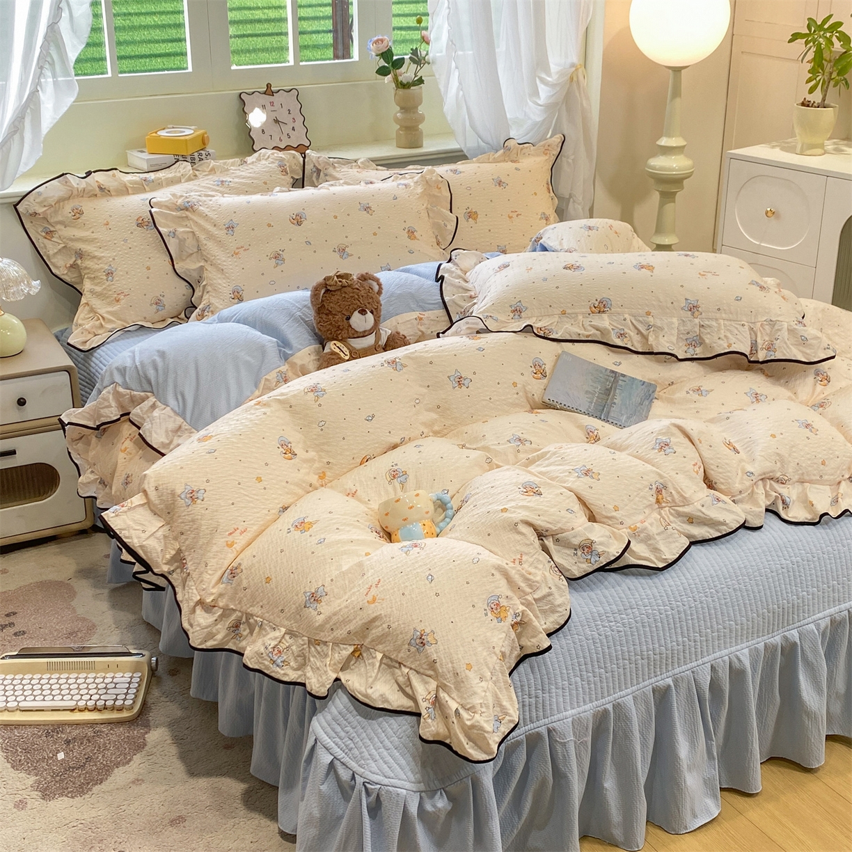 91家纺网 家纺一手货源 找家纺 优贝家纺 2026新款云感双层纱皱皱纱花边床盖夹棉四件套 星雪人