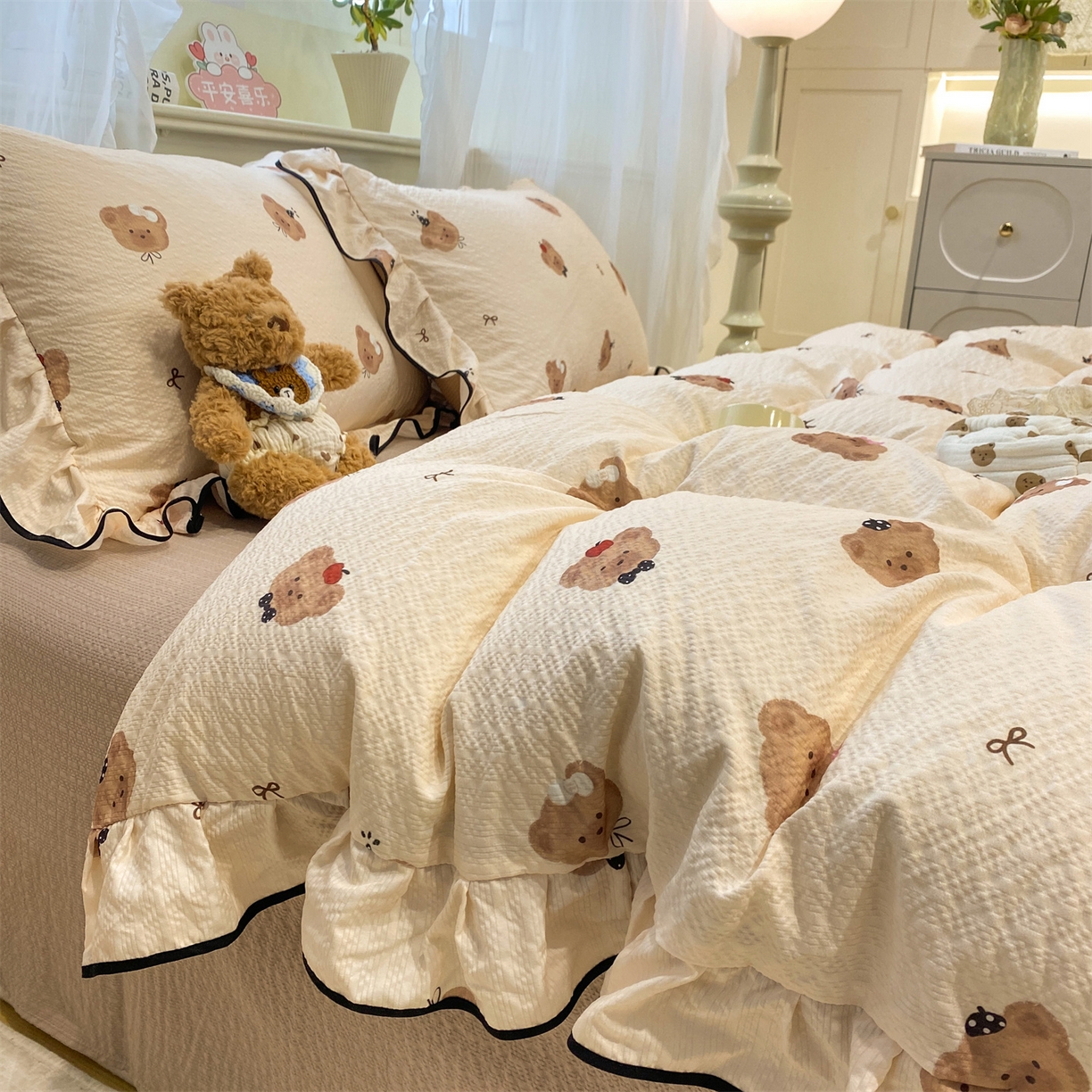 91家纺网 家纺一手货源 找家纺 优贝家纺 2026新款云感双层纱皱皱纱花边四件套 可爱熊