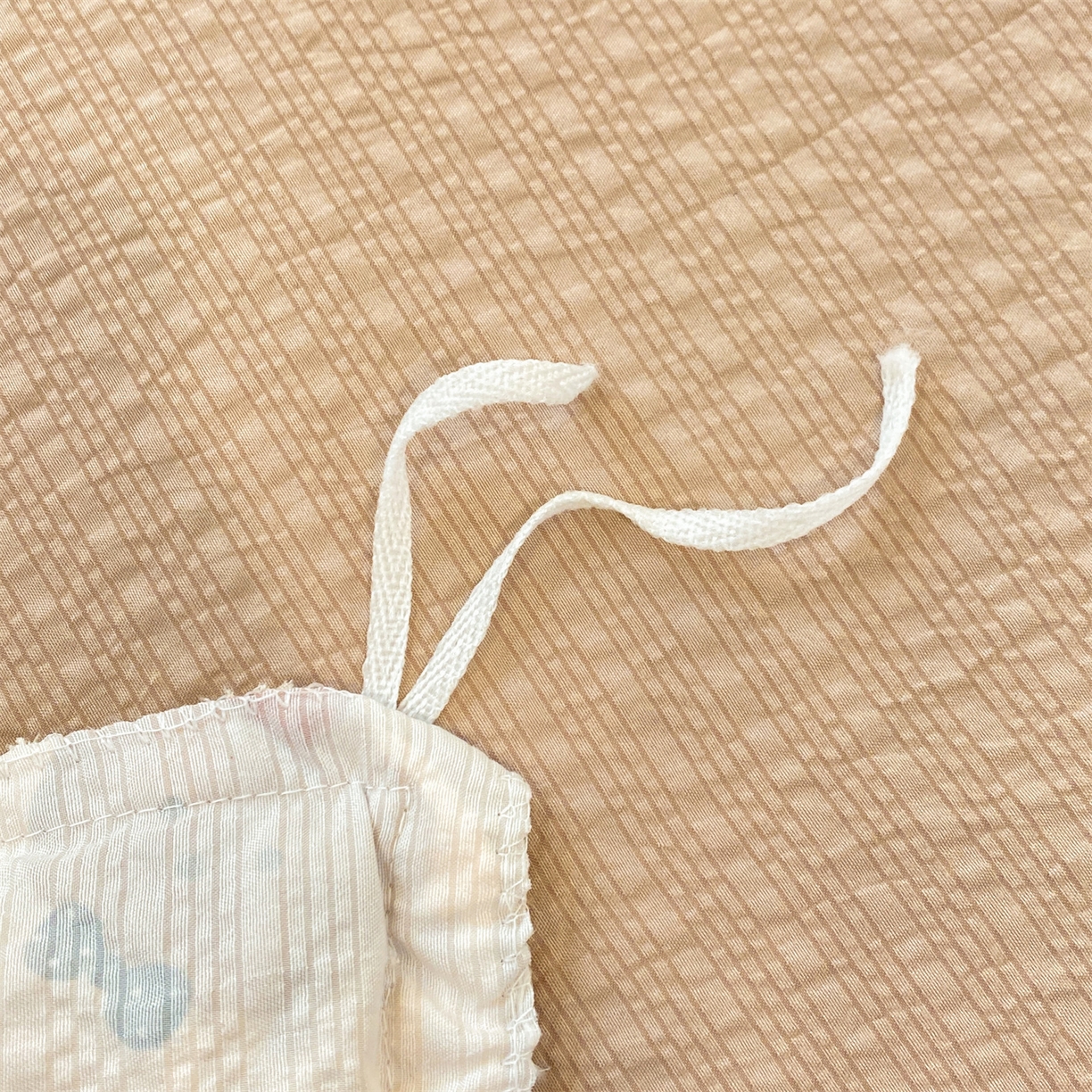 91家纺网 家纺一手货源 找家纺 优贝家纺 2026新款云感双层纱皱皱纱花边四件套 可爱熊