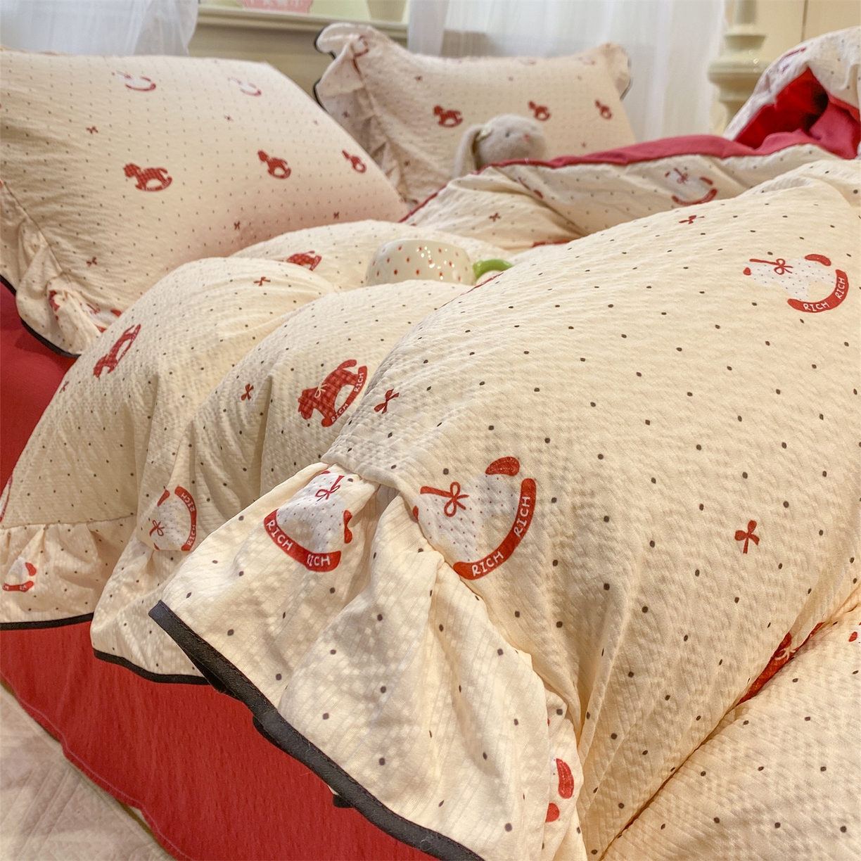 91家纺网 家纺一手货源 找家纺 优贝家纺 2026新款云感双层纱皱皱纱花边四件套 马马福福