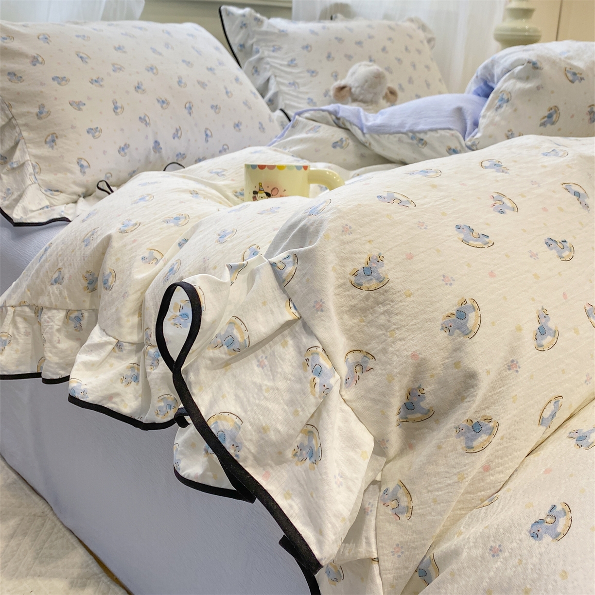 91家纺网 家纺一手货源 找家纺 优贝家纺 2026新款云感双层纱皱皱纱花边四件套 小马乐园